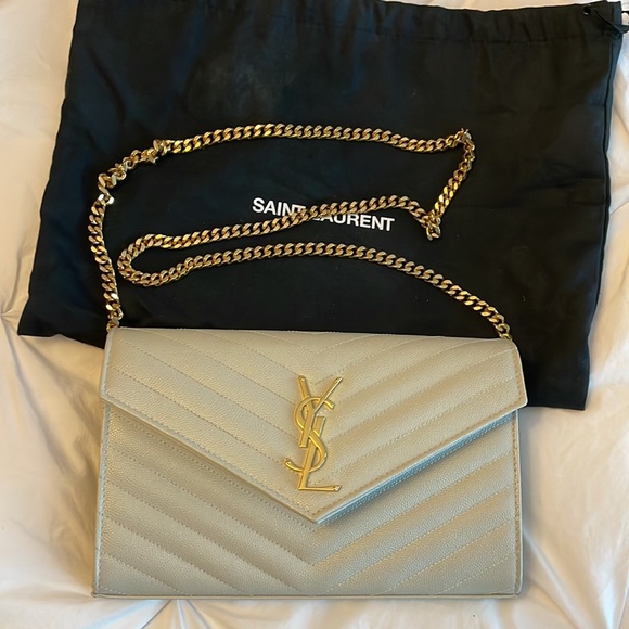 Cassandre Matelasae Chain Wallet in Grain de Poudre Embossed leather. - Picture 4 of 10